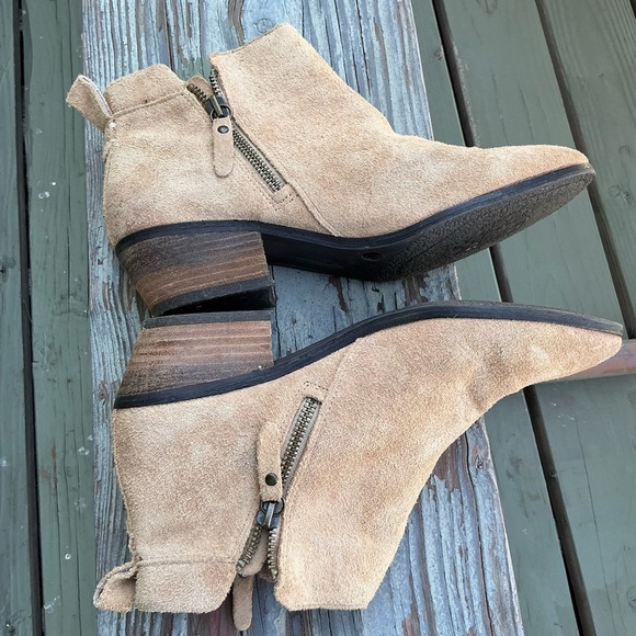 Vince Camuto Booties Double Zipper Women Size 8.5M Tan Suede Upper - Picture 2 of 7
